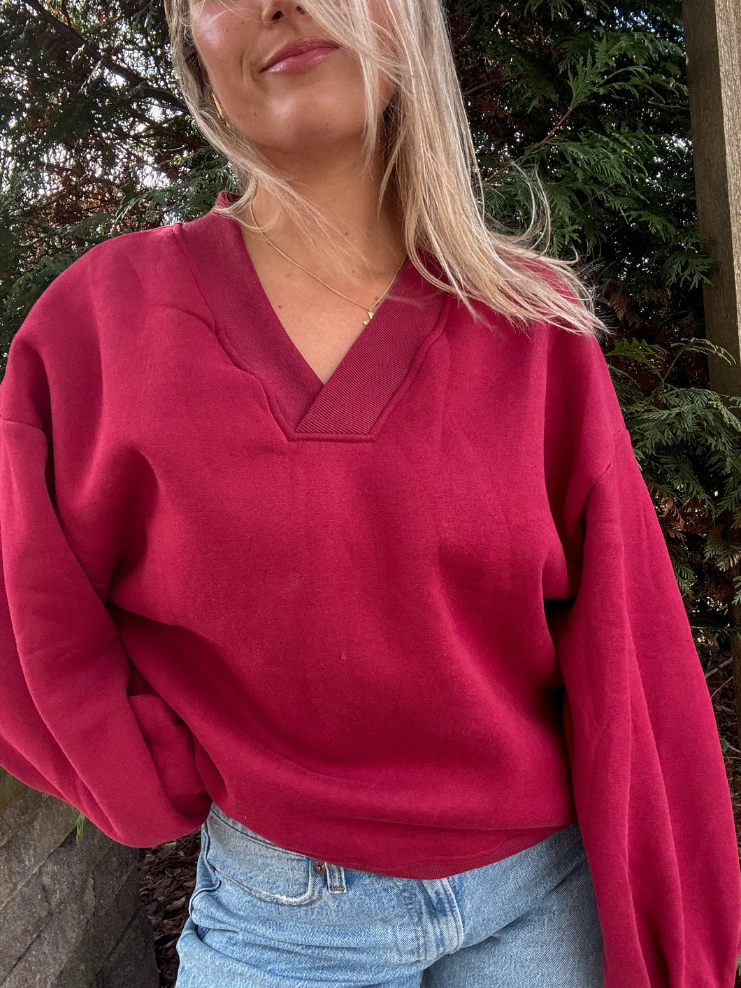 Scarlet Vintage V-neck Pullover